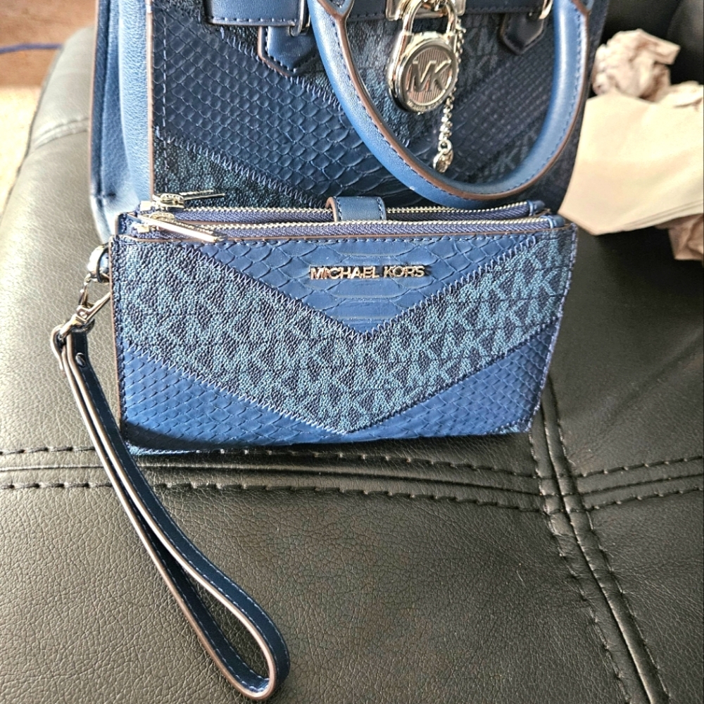 Michael Kors Jet Set Travel Double Zip Wristlet MK Logo Wallet Navy Blue Multi